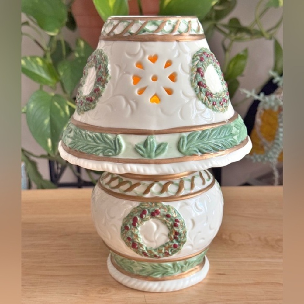 Tea Light Candle Holder Lamp Ceramic Vintage Antique White Christmas Wreaths